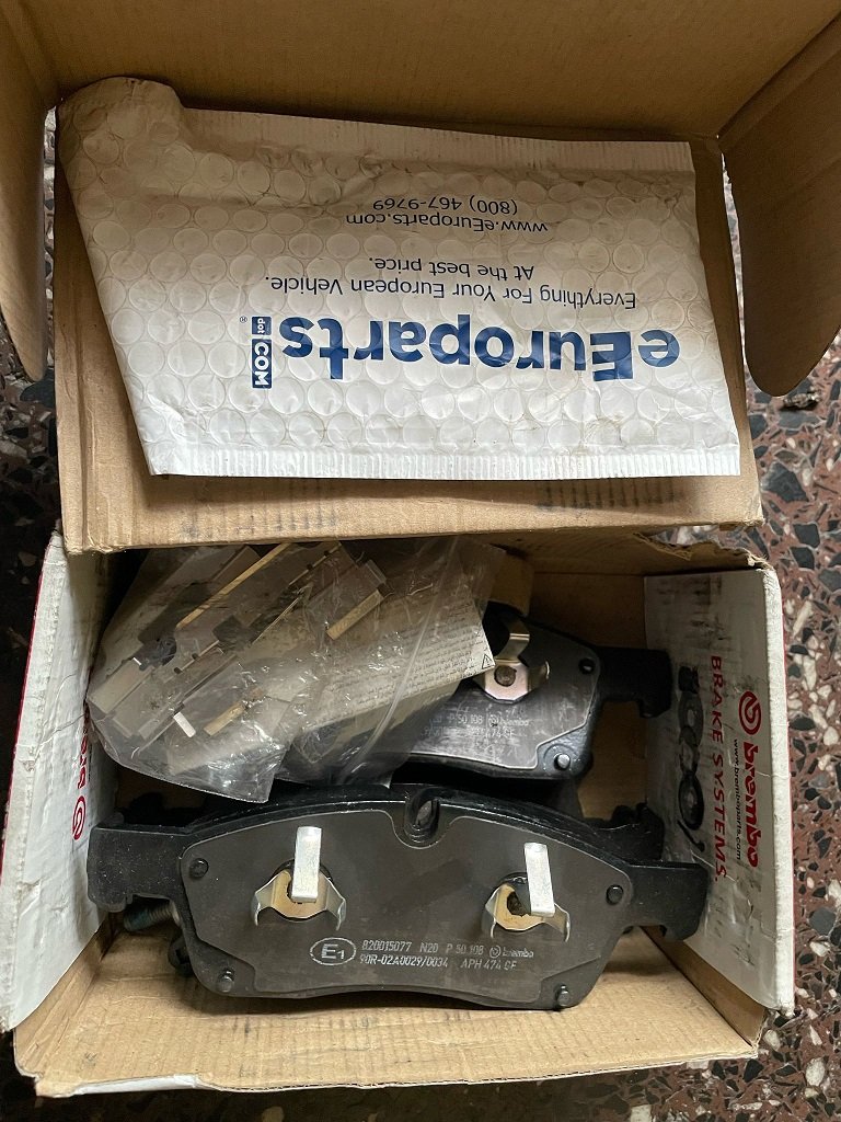 Brembo Front Friction Pads with Sensor | Mercedes ML & GLE 350 Compatibility, Port Harcourt, Rivers - Image 1